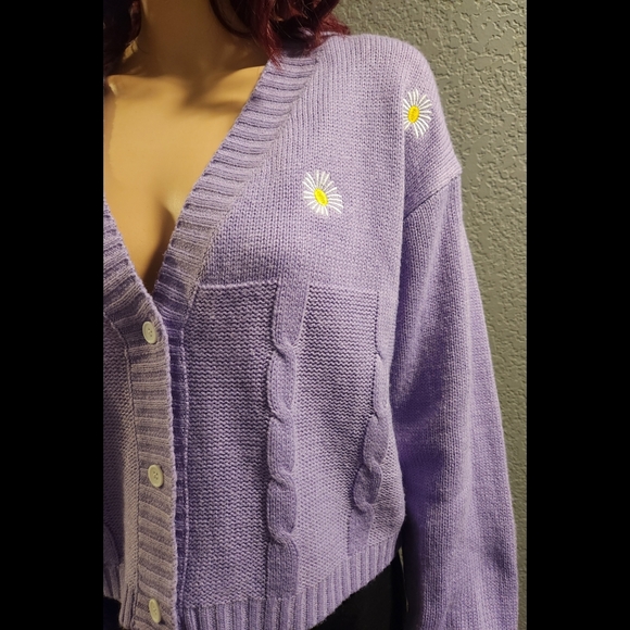 Beautiful Daisy Knit Cardigan - Picture 4 of 16